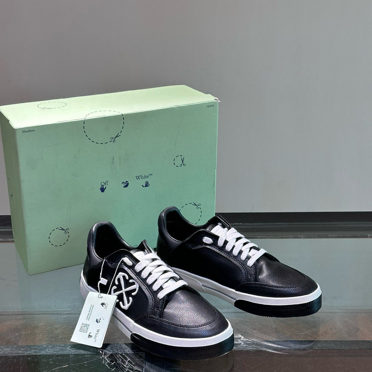 OFF W TRAINERS