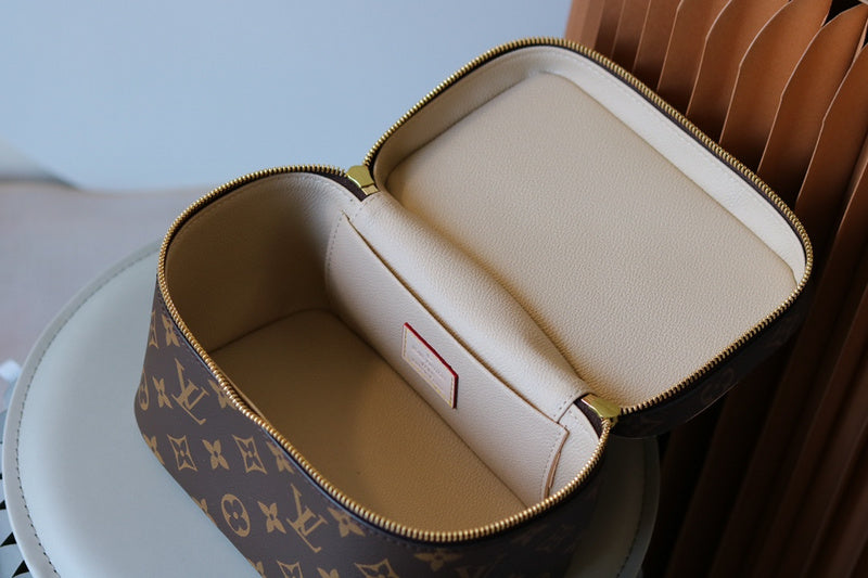 I W Fashion Lu-Vi Bags - 16981