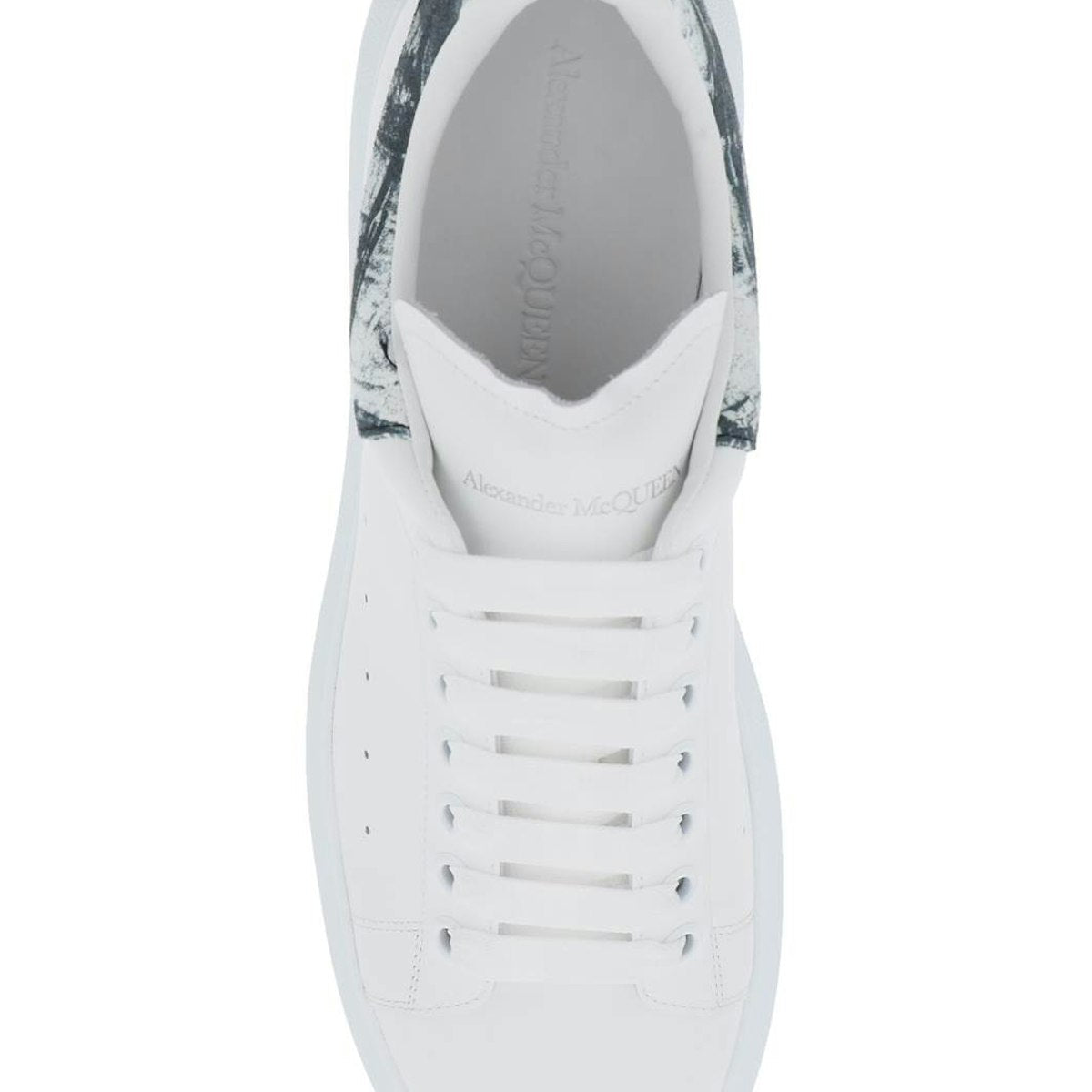 BLACK AND WHITE OVERSIZED TRAINER