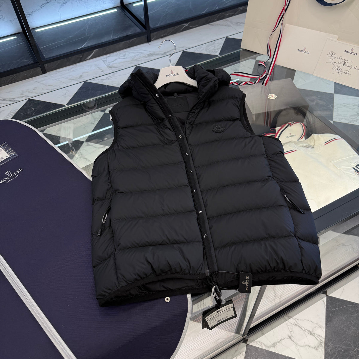 MONC VALMASQUE VEST