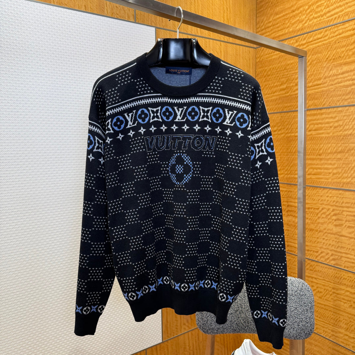 LOU JUMPER