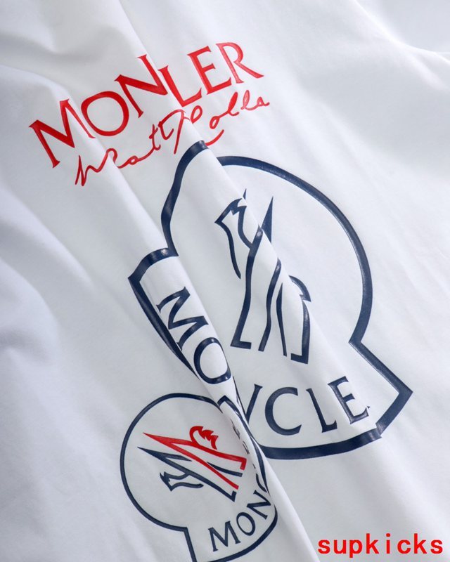 Moncler Luxury Cloth
