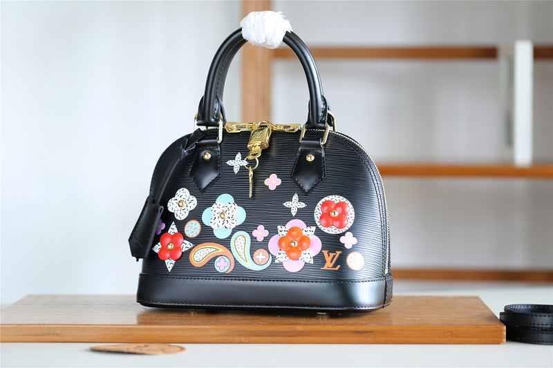 I W Fashion Lu-Vi bags - 8256