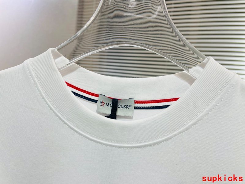 Moncler Luxury Cloth