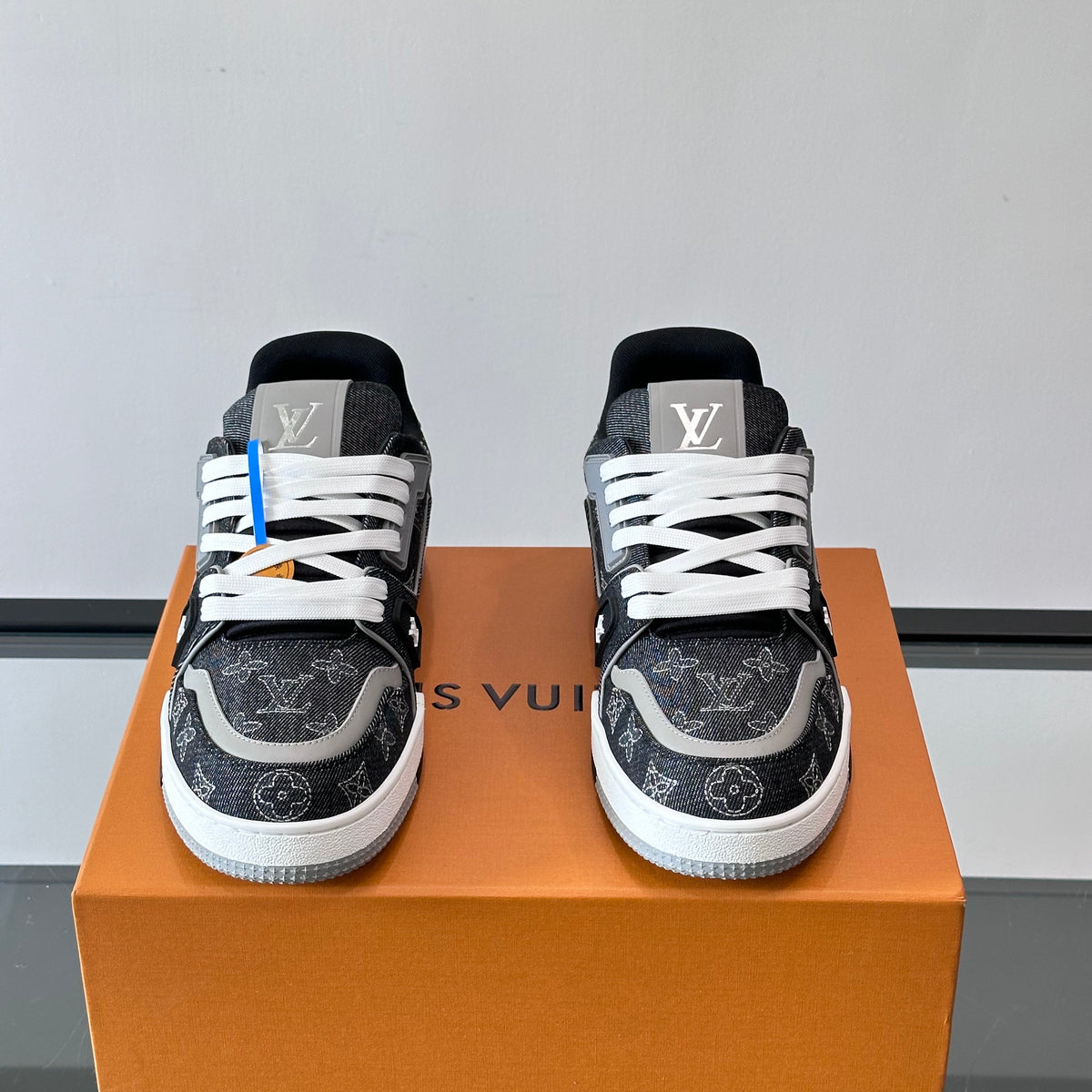 LOU TRAINERS ND