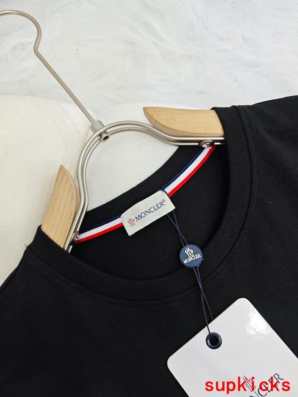 Moncler Luxury Cloth