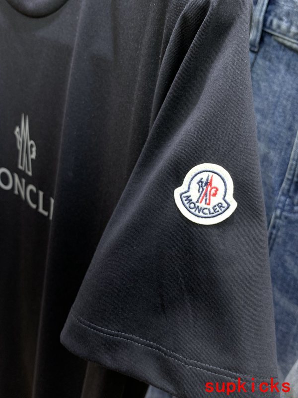 Moncler Luxury Cloth