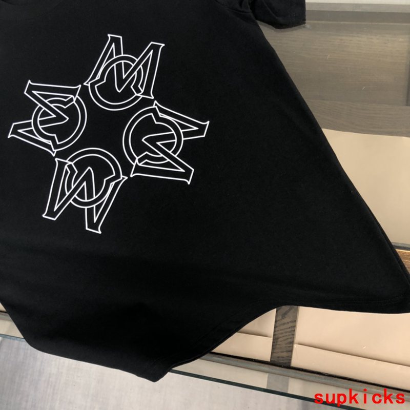 Moncler Luxury Cloth