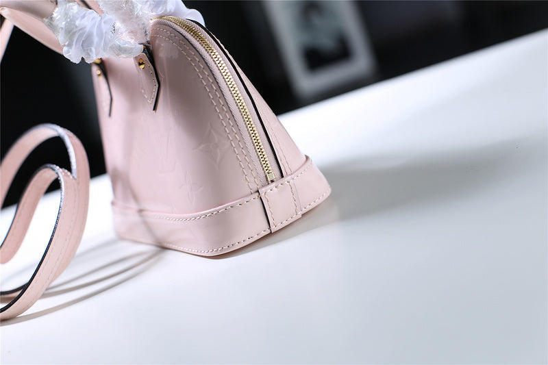 I W Fashion Lu-Vi bags - 8300