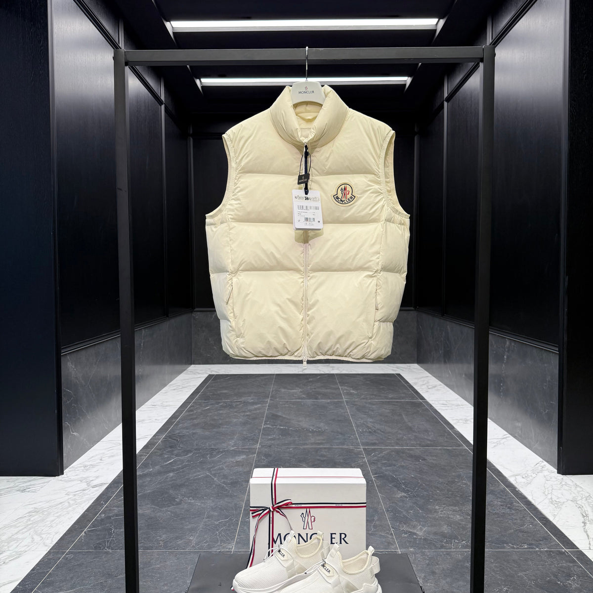 MONC ALMAZ VEST