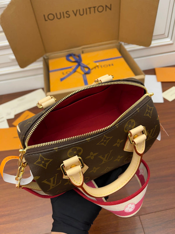 I W Fashion Lu-Vi Bags - 16707