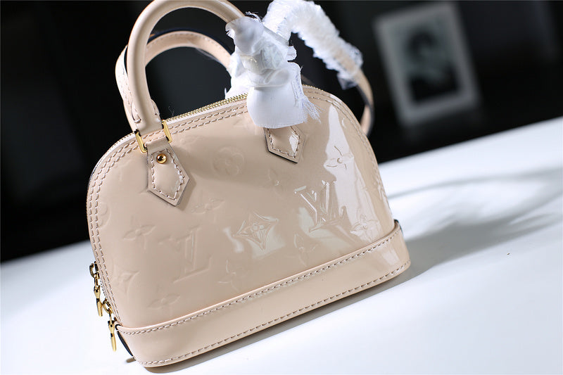 I W Fashion Lu-Vi bags - 8304