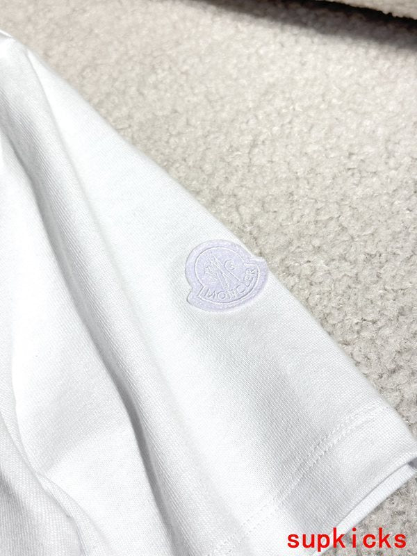 Moncler Luxury Cloth
