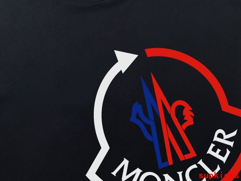 Moncler Luxury Cloth