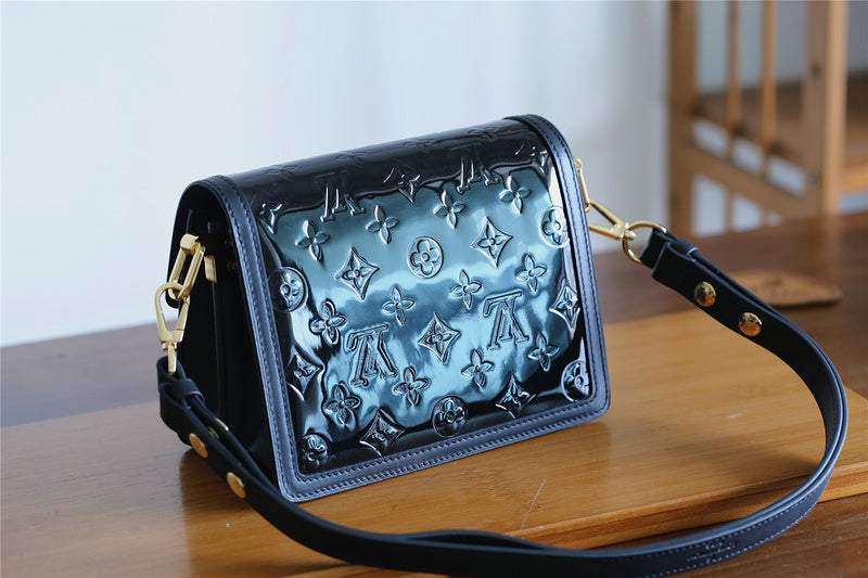 I W Fashion Lu-Vi bags - 8130
