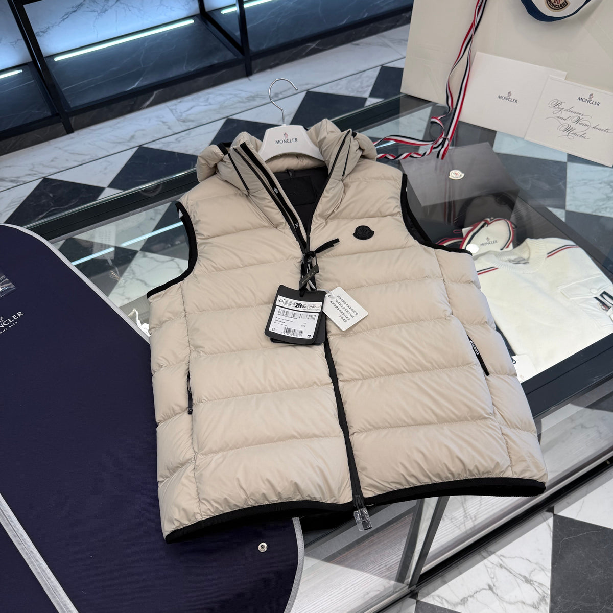 MONC VALMASQUE VEST