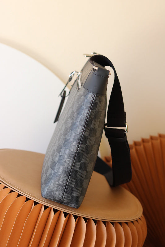 I W Fashion Lu-Vi bags - 17188