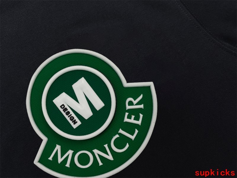 Moncler Luxury Cloth