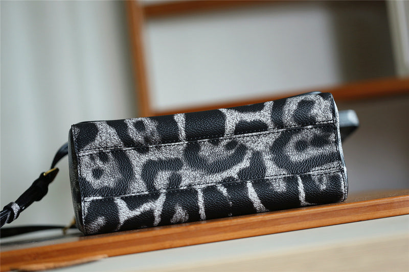 I W Fashion Lu-Vi bags - 8506