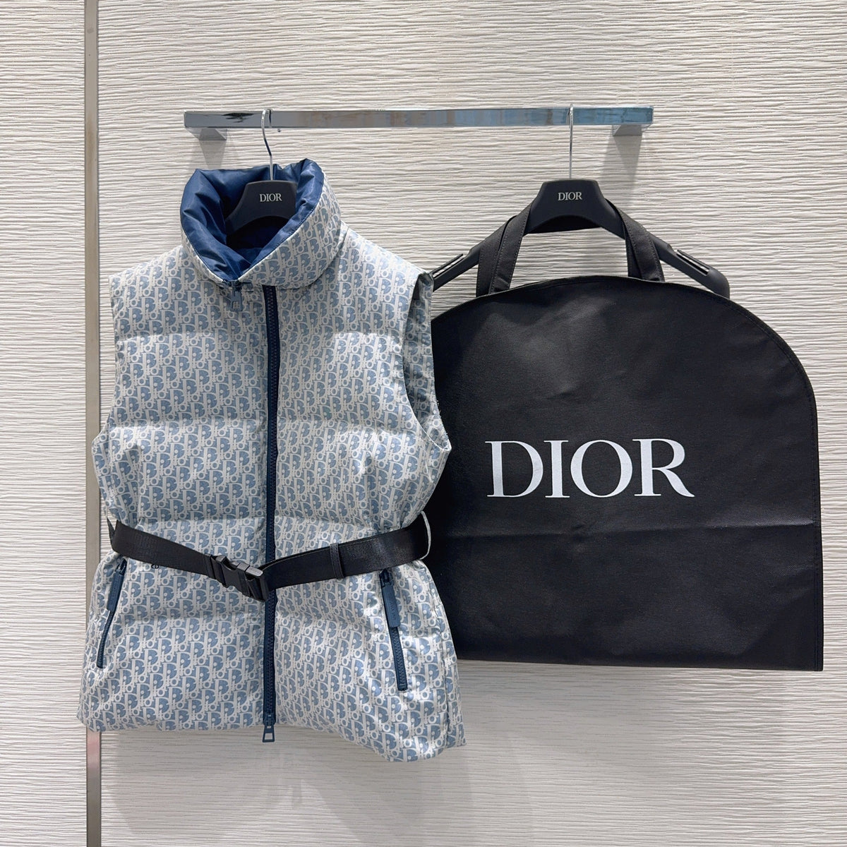 CD VEST