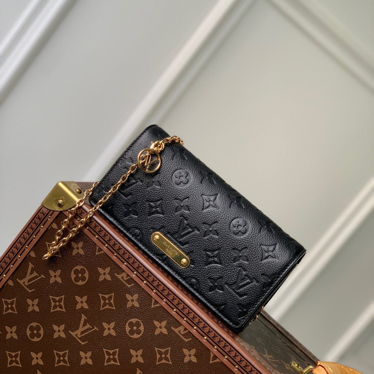LOU LILY WALLET ON CHAIN