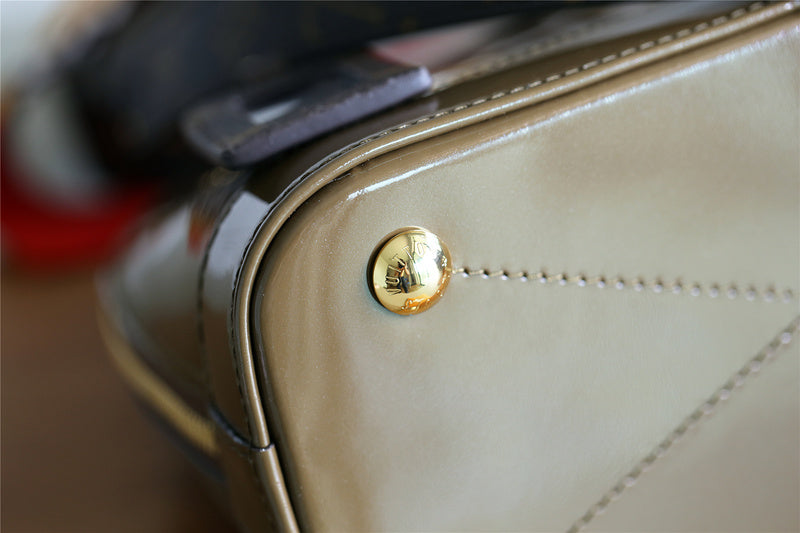 I W Fashion Lu-Vi bags - 8280