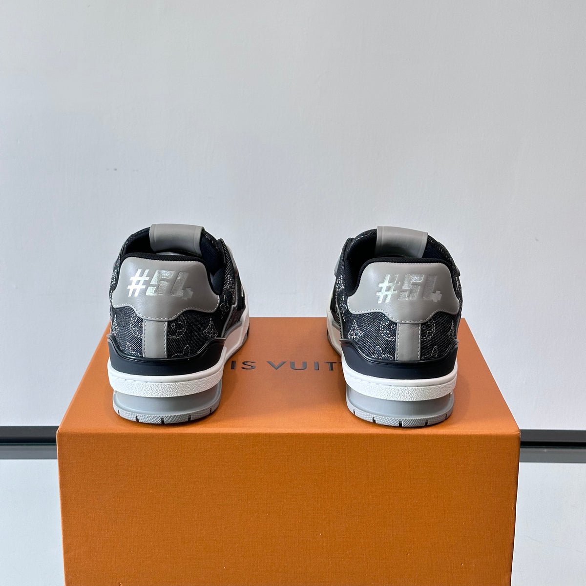 LOU TRAINERS ND