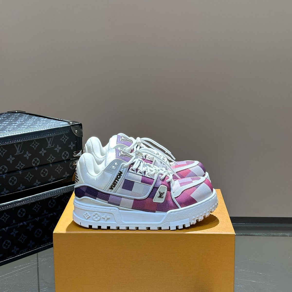 LOU TRAINERS