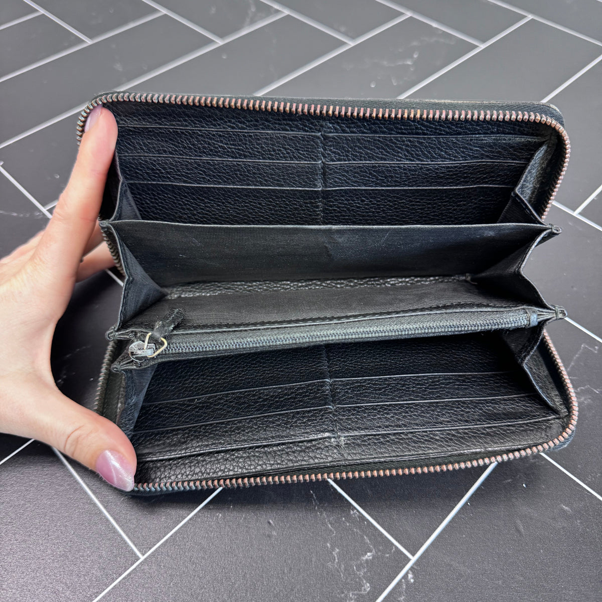Gucci Black Leather Logo Zippy Wallet
