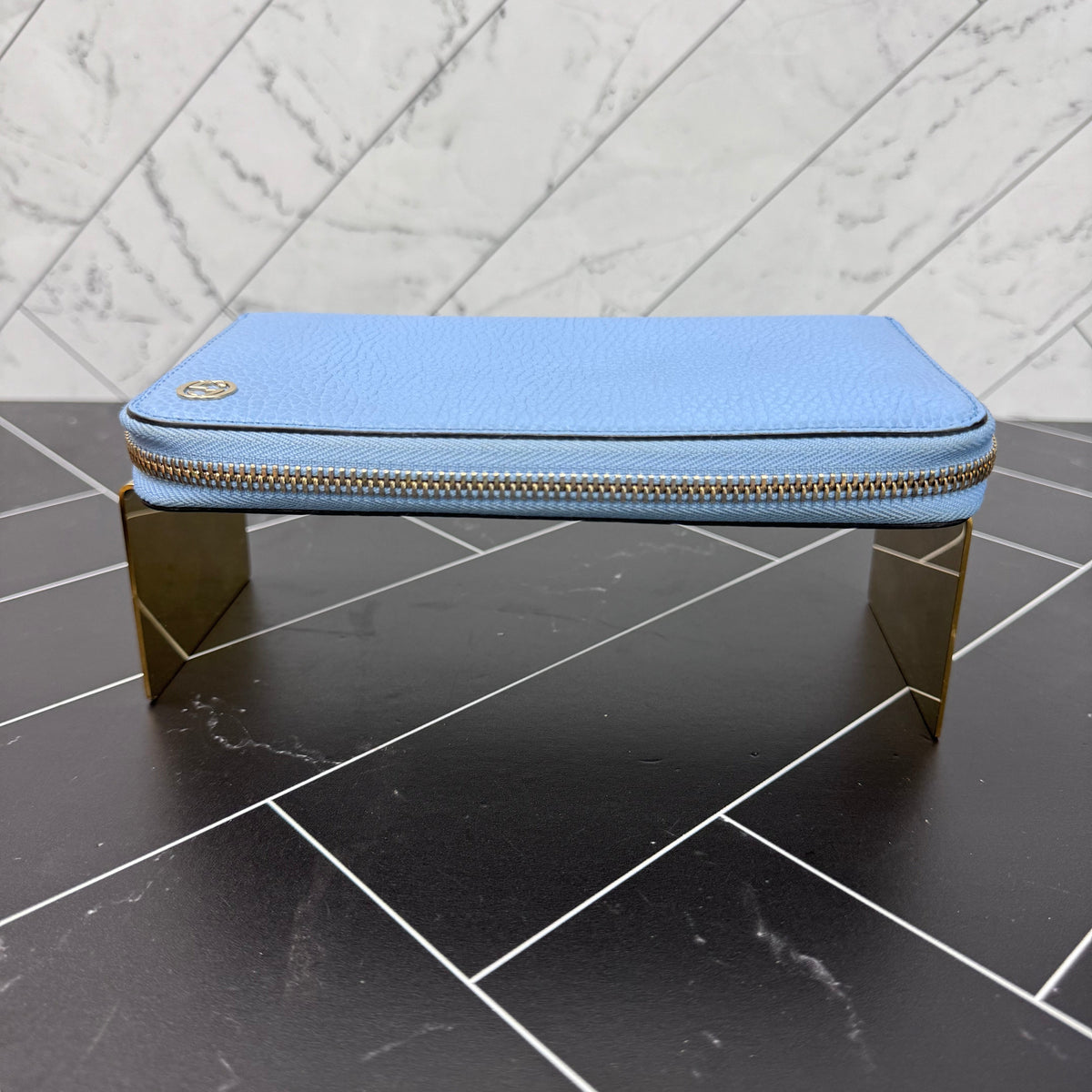 LIKE NEW- Gucci Blue Leather Zippy Wallet