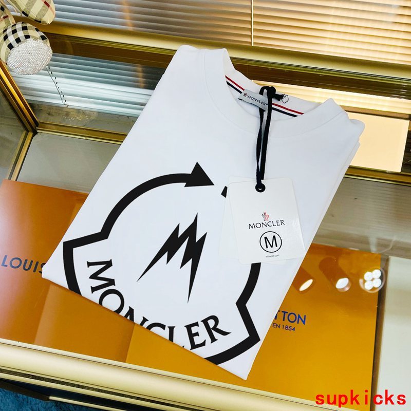 Moncler Luxury Cloth