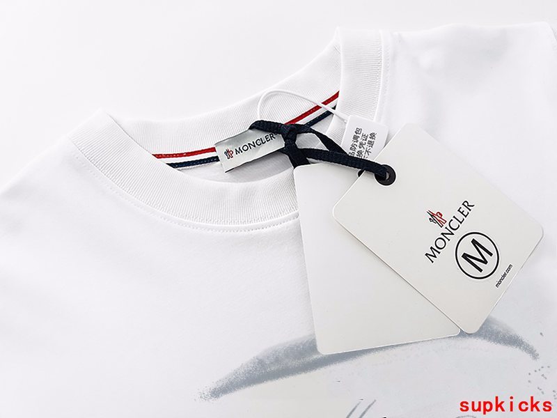 Moncler Luxury Cloth