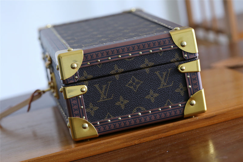 I W Fashion Lu-Vi bags - 11344
