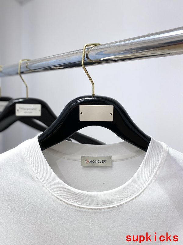 Moncler Luxury Cloth