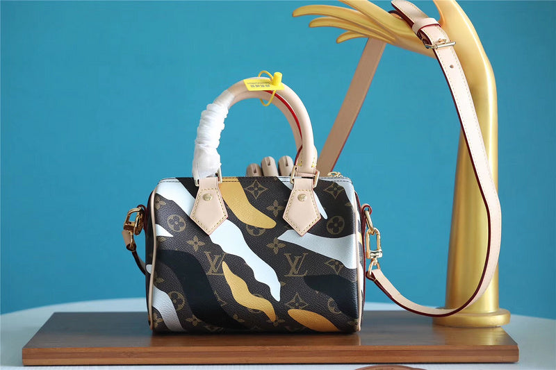 I W Fashion Lu-Vi bags - 8152