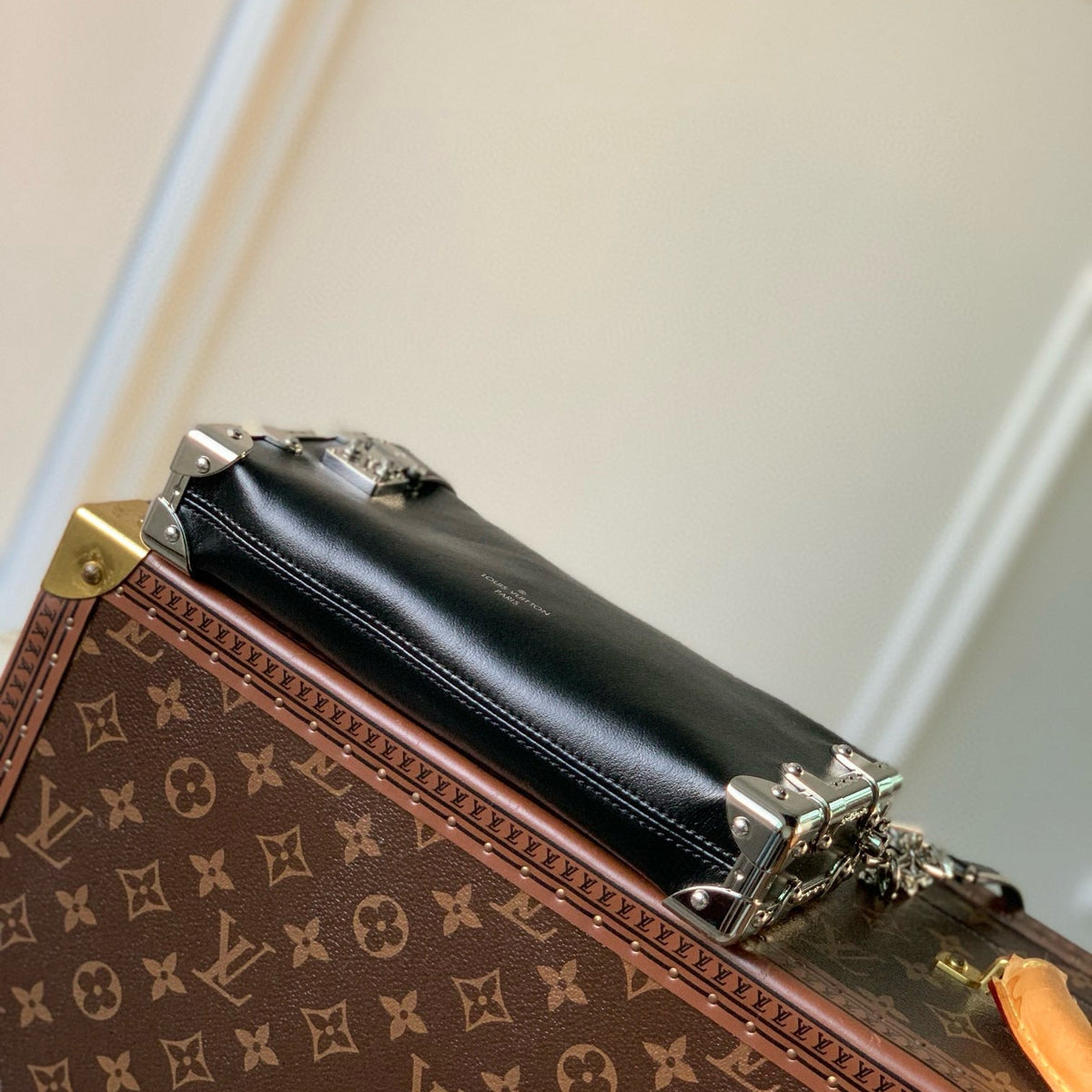 LOU SLIM TRUNK BAG