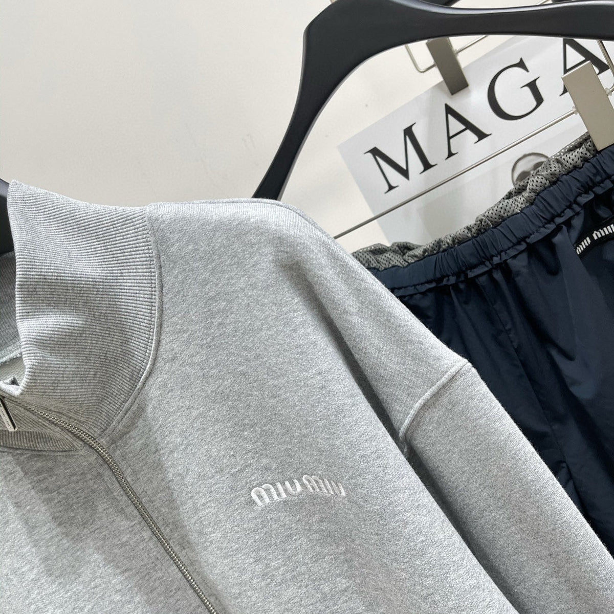 MIU M ZIP SWEATSHIRT