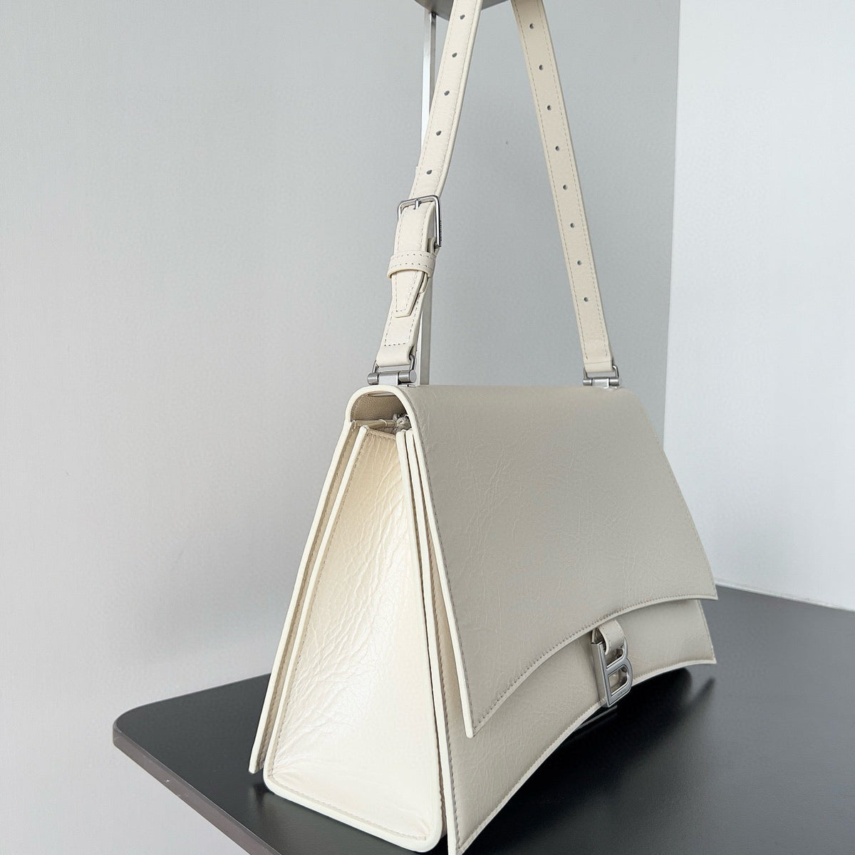 BAL MEDIUM CRUSH BAG