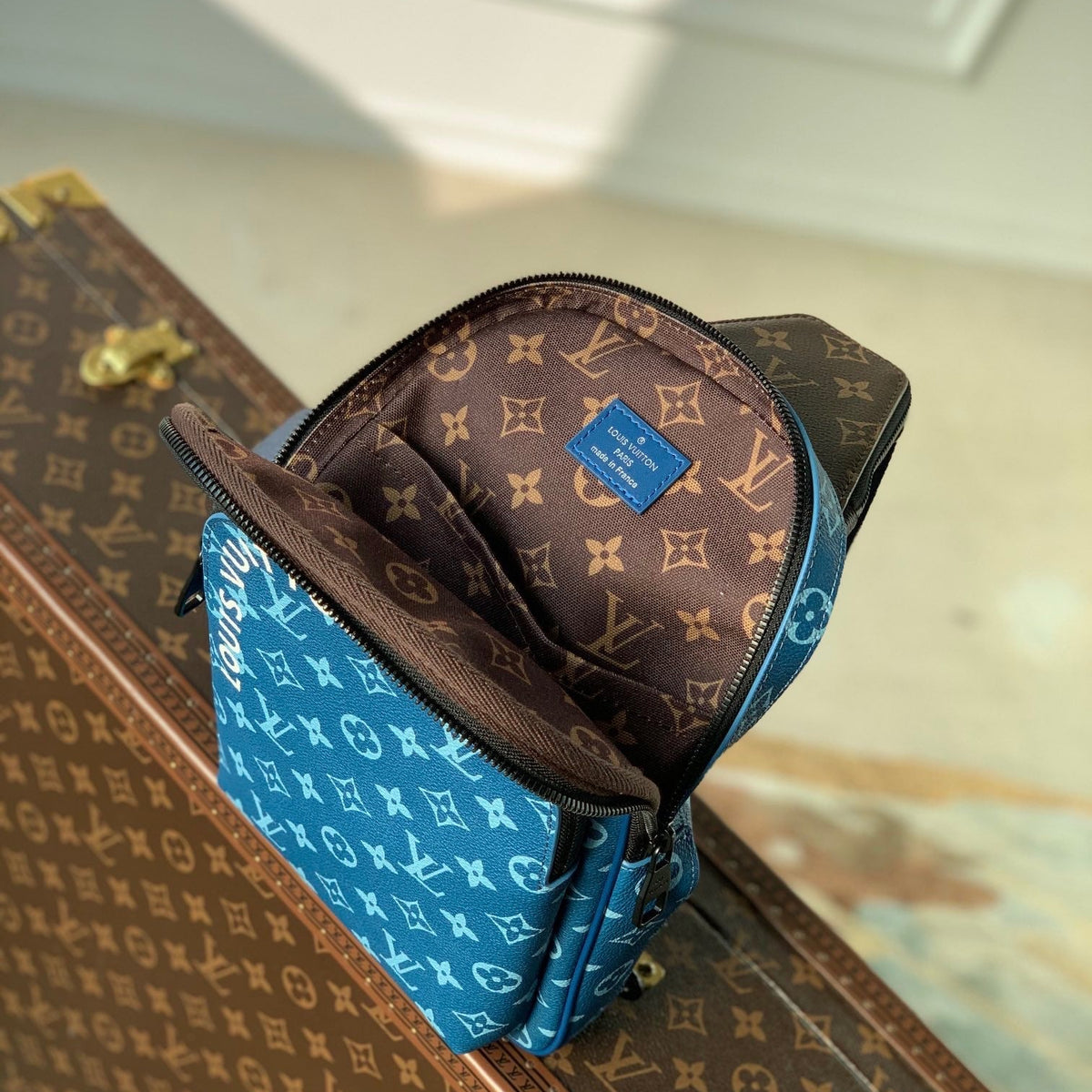 LOU NM AVENUE SLINGBAG