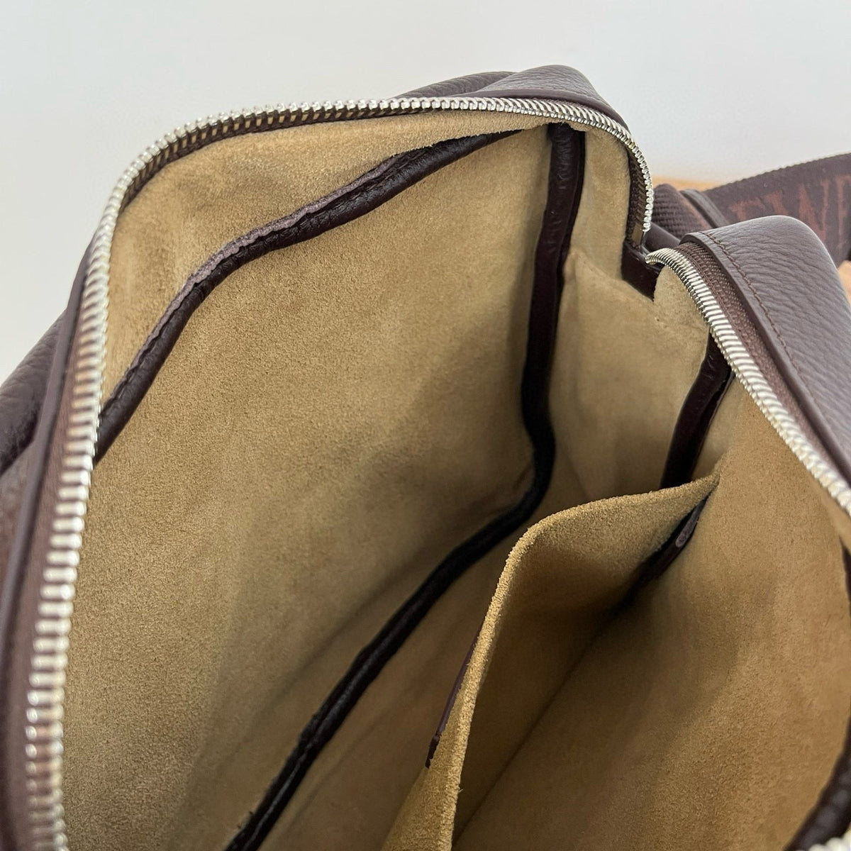 LOEW PEBBLE MESSENGER BAG