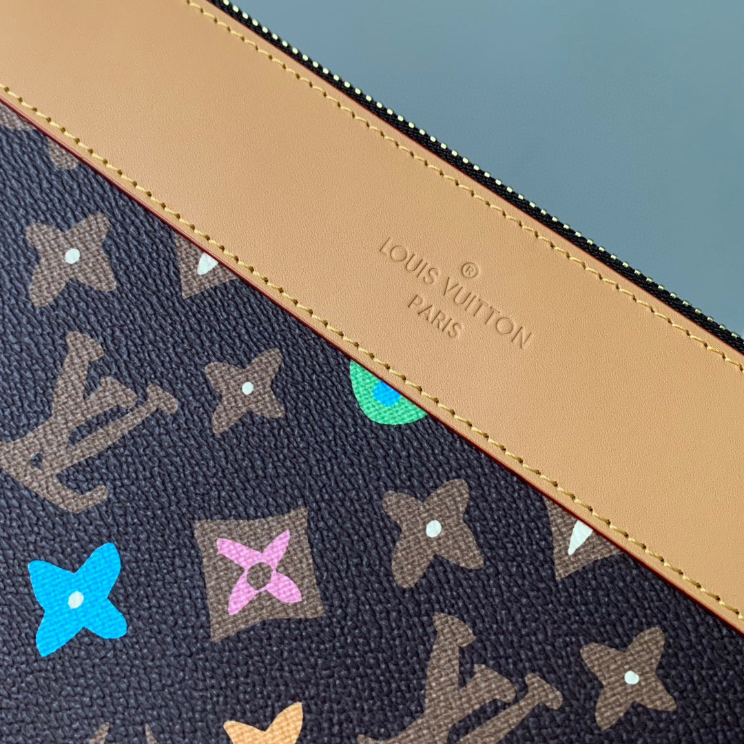 LOU POCHETTE VOYAGE SOUPLE POUCH