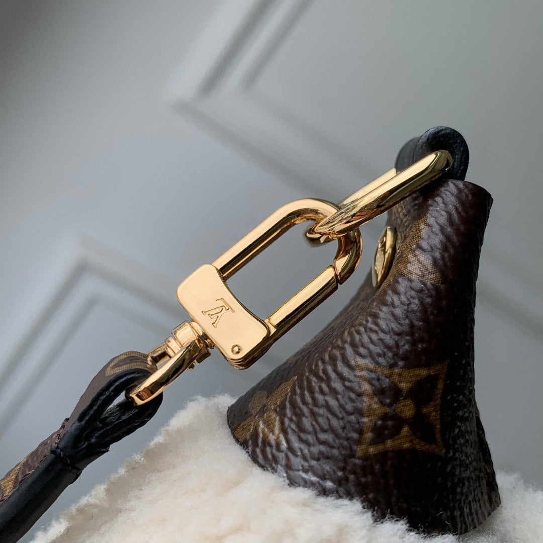 LOU POCHETTE MIA BAG