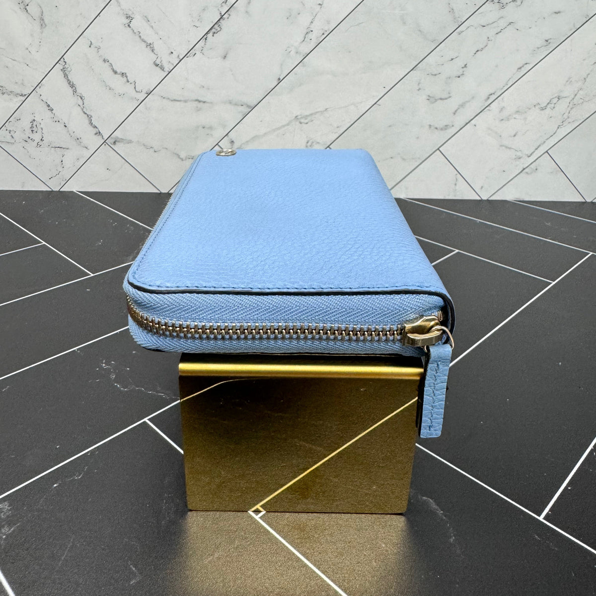 LIKE NEW- Gucci Blue Leather Zippy Wallet