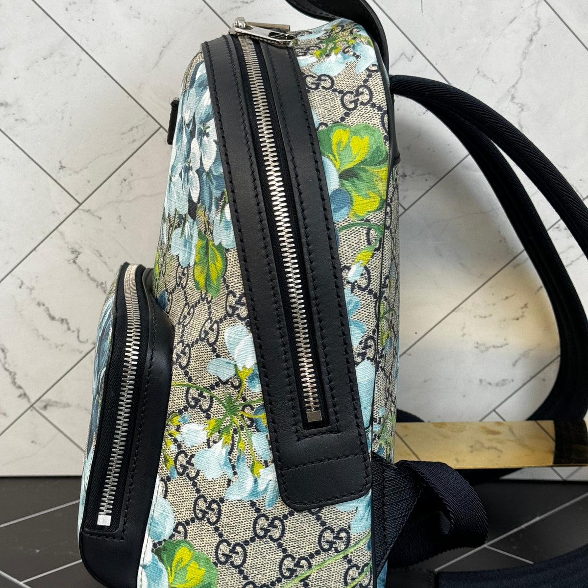 LIKE NEW Gucci GG Supreme Blue Blooms Small Day Backpack