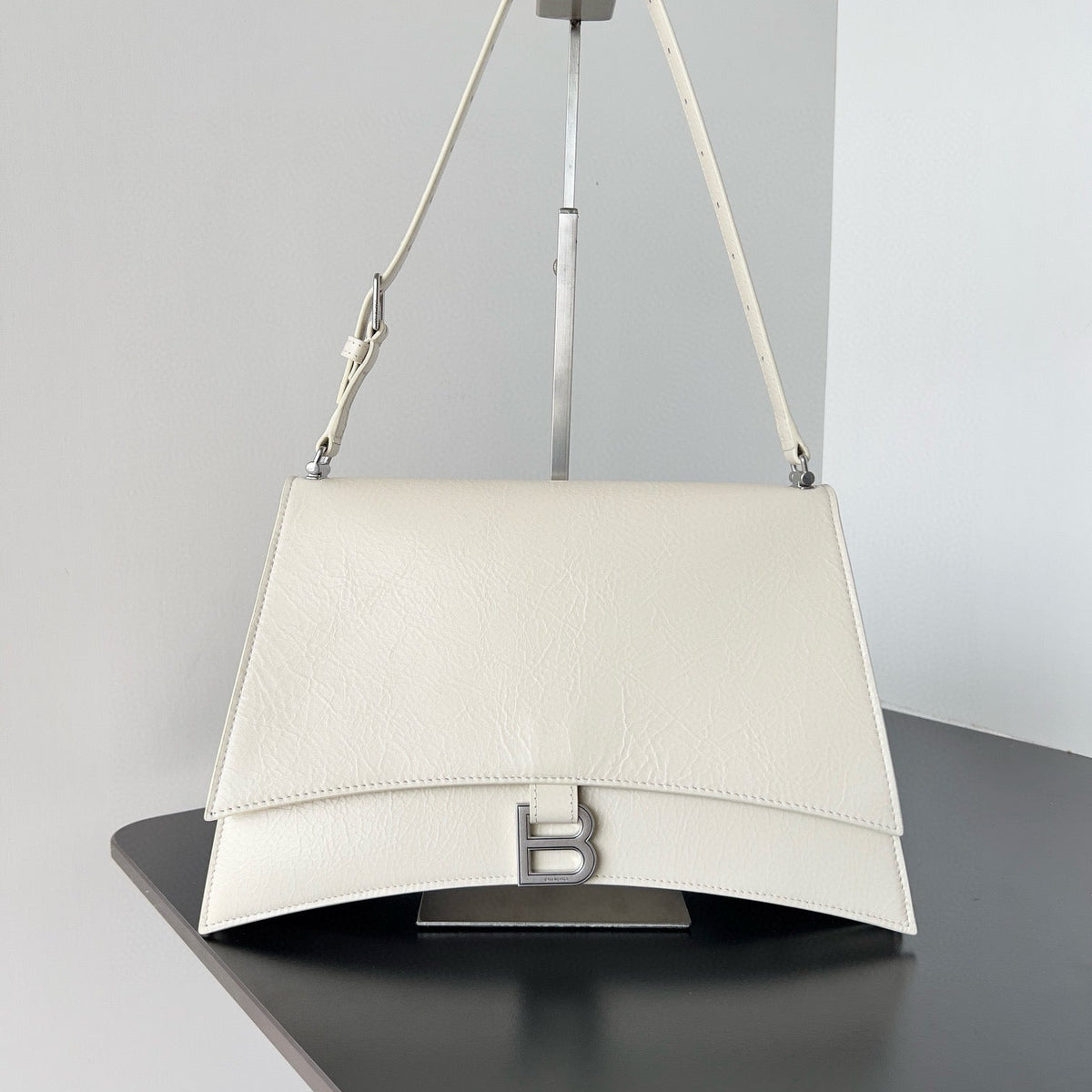 BAL MEDIUM CRUSH BAG