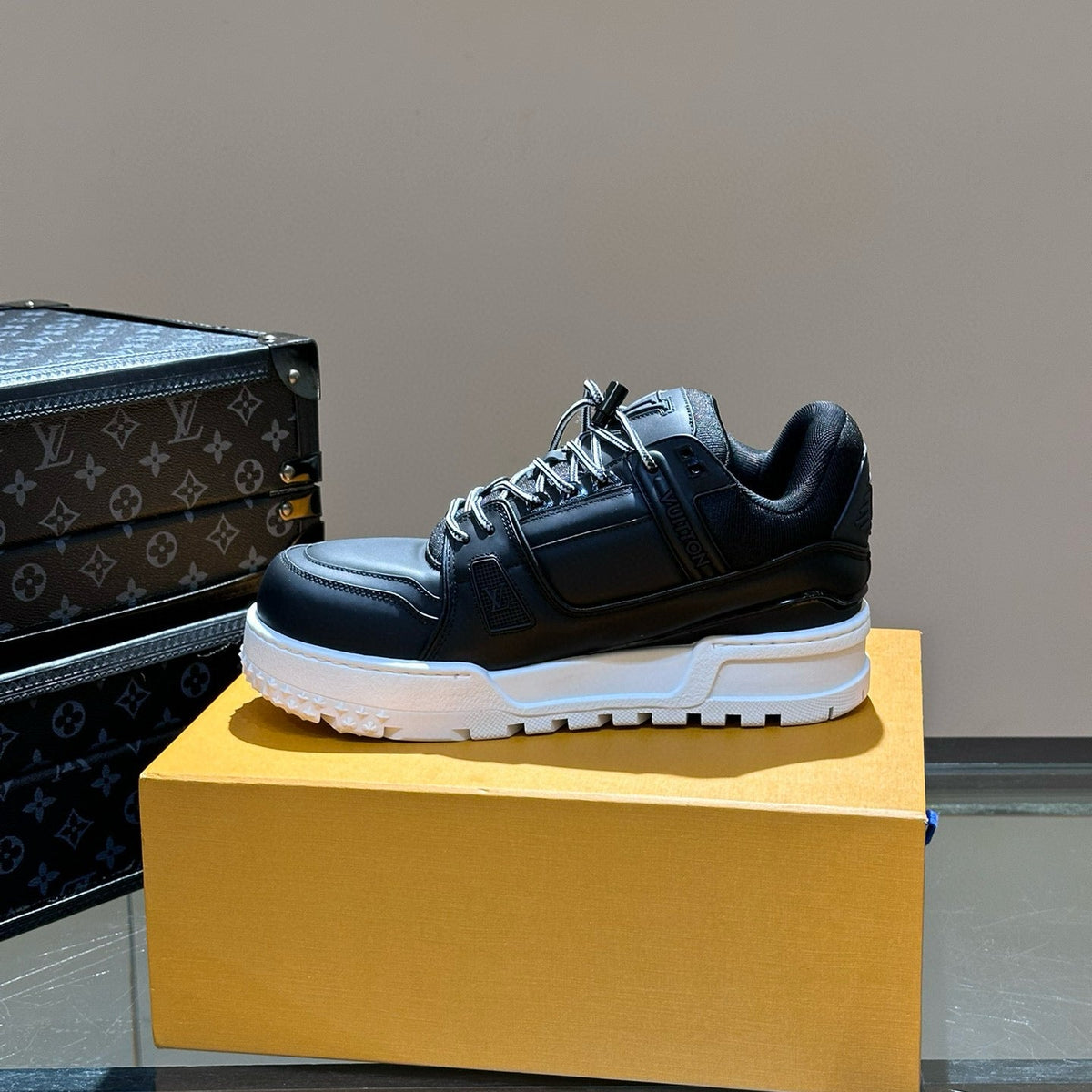 LOU TRAINERS