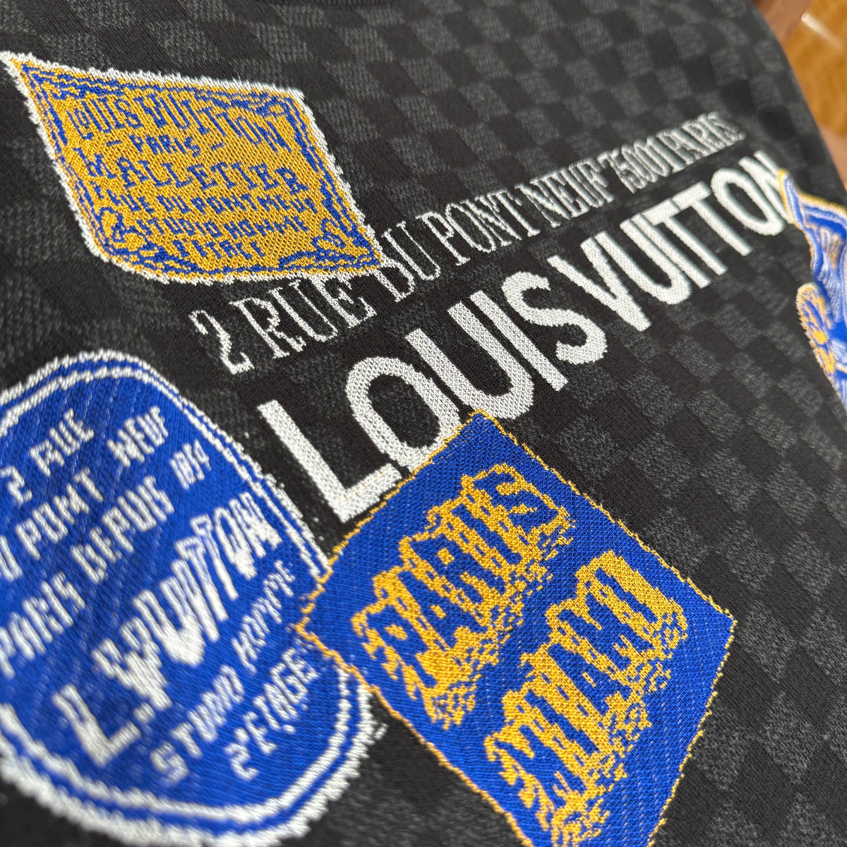 LOU T-SHIRT