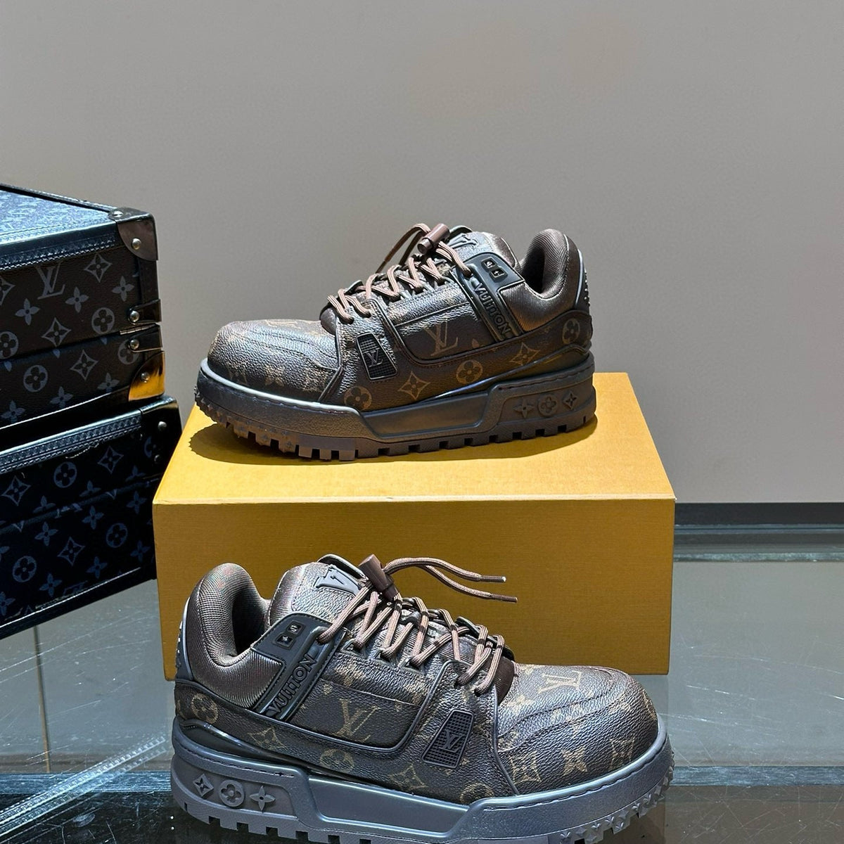 LOU TRAINERS