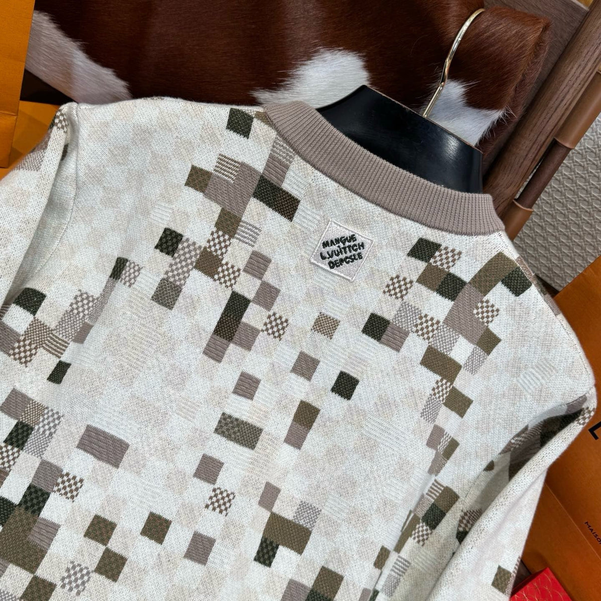 LOU SWEATSHIRT