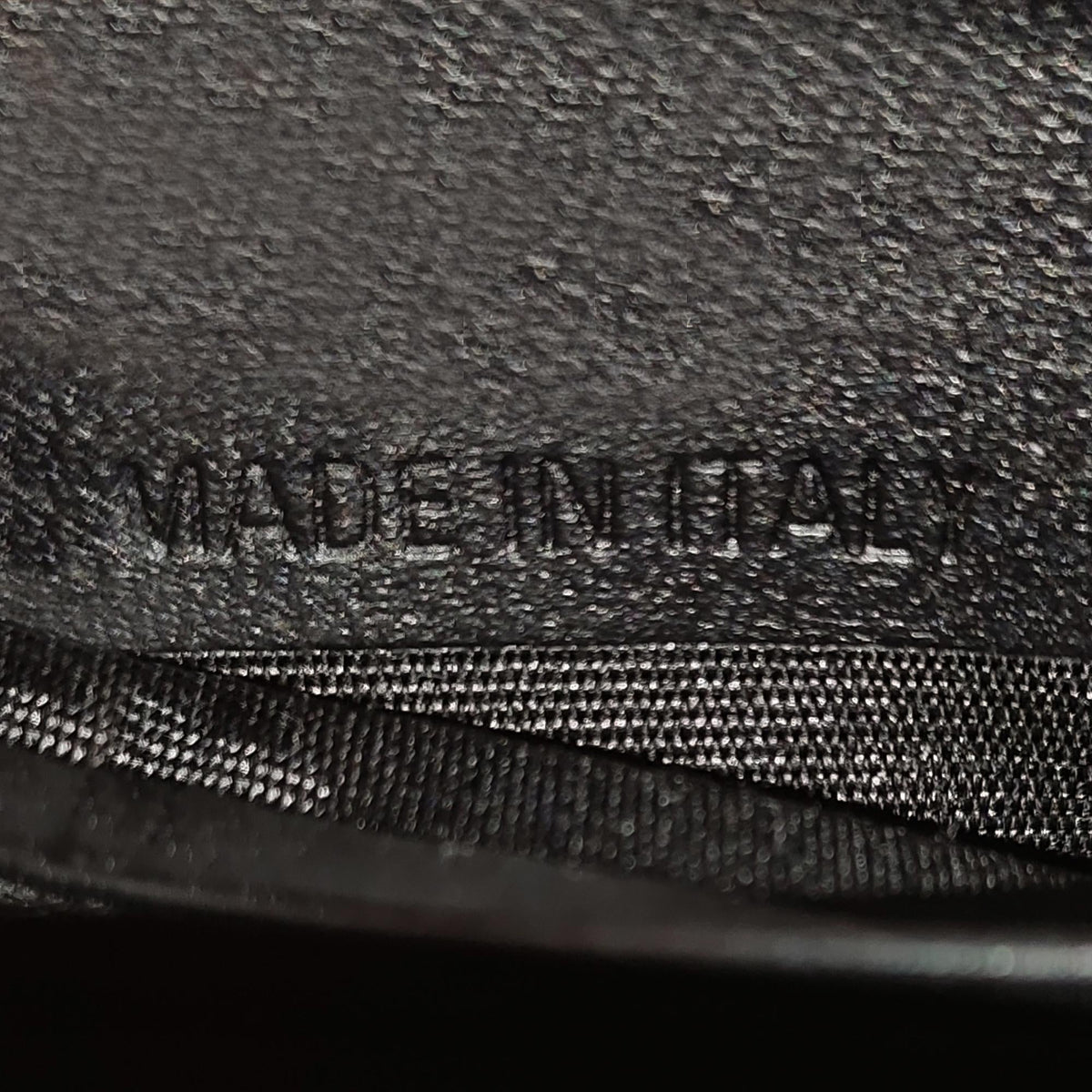 Balenciaga Embossed Hourglass Wallet On Chain (SHG-36402)